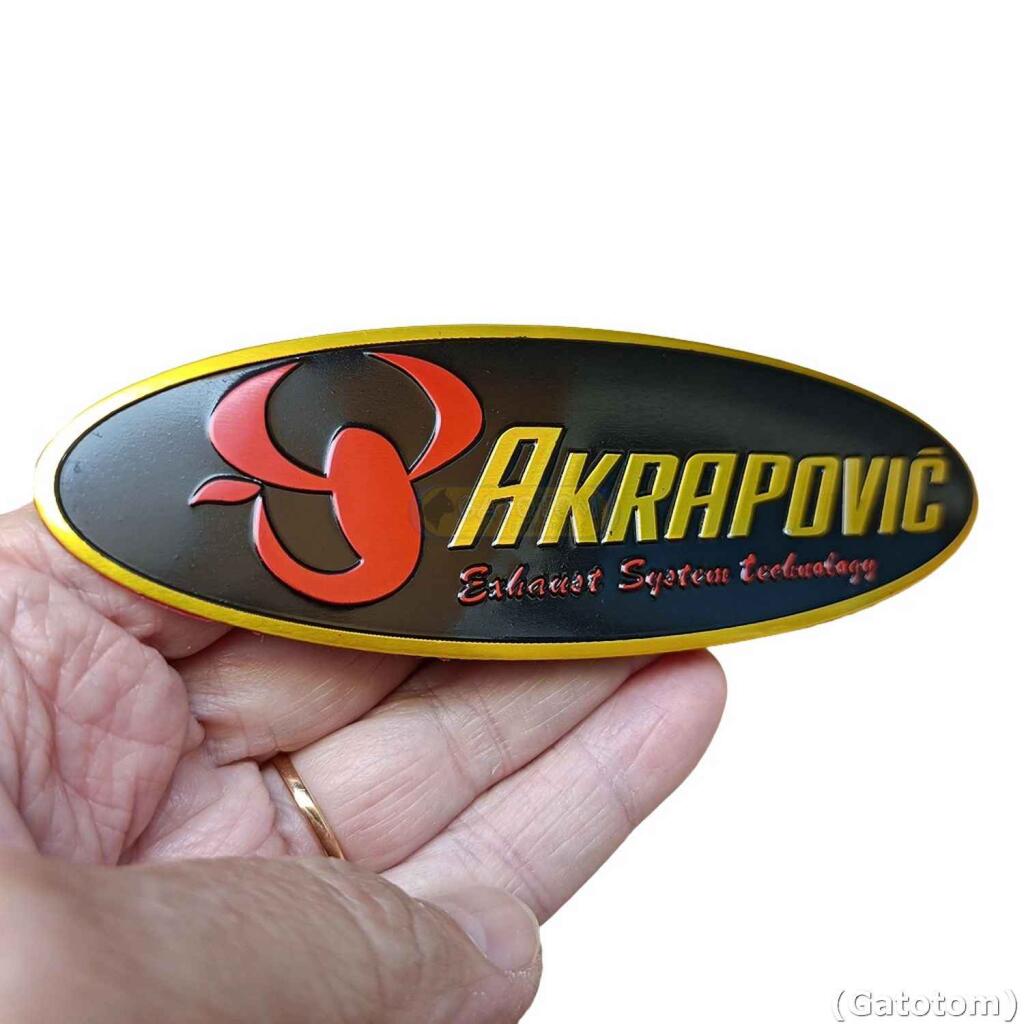 Emblema Adesivo Akrapovic Decorativo Capacetes Motos 14,5cm