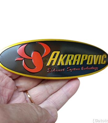 Emblema Adesivo Akrapovic Decorativo Capacetes Motos 14,5cm